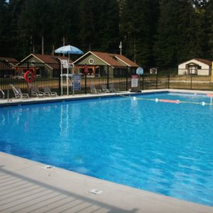 Camp with pool (2)